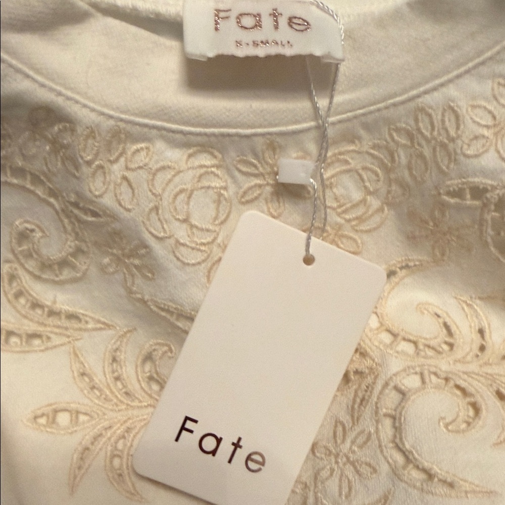 BNWT Fate Off White Cream Embroidered Eyelet  Women's Top, Sz Xsmall - Picture 10 of 12